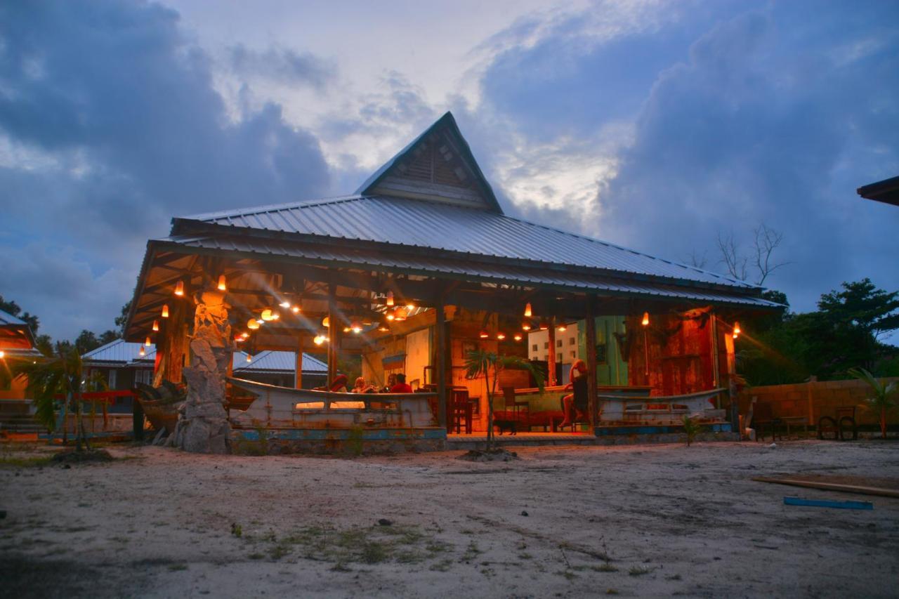 Rock And Wreck Dive Resort Tanjungbinga Exterior photo