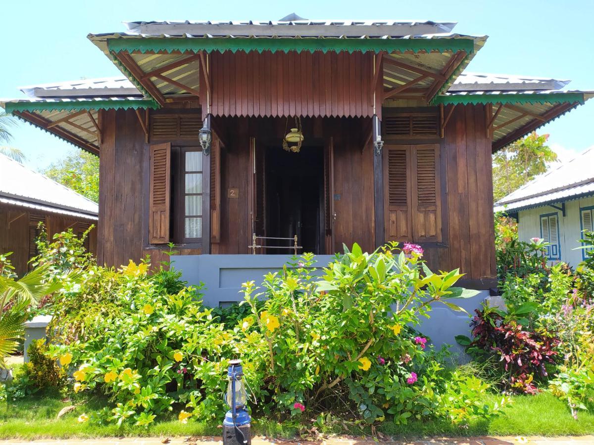 Rock And Wreck Dive Resort Tanjungbinga Exterior photo