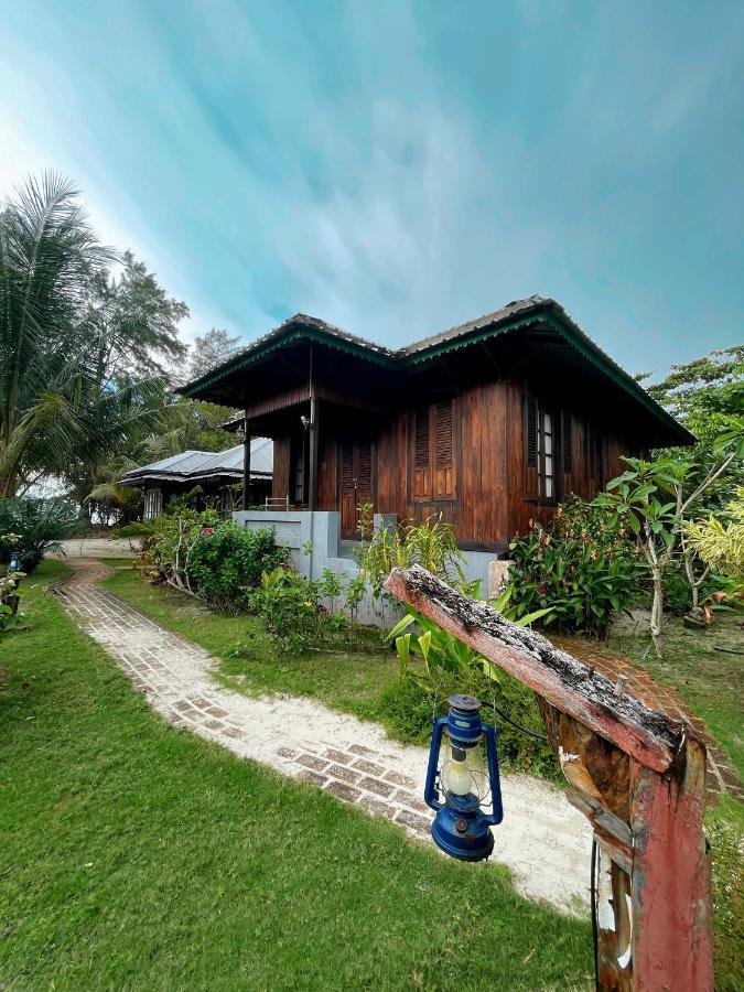 Rock And Wreck Dive Resort Tanjungbinga Exterior photo